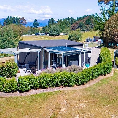 Ferienwohnung The Shed With A View Mahana Exterior foto