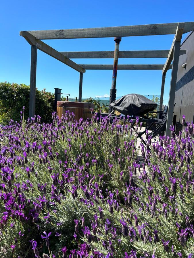 Ferienwohnung The Shed With A View Mahana Exterior foto