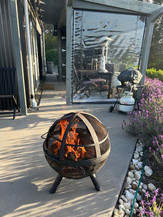 Ferienwohnung The Shed With A View Mahana Exterior foto