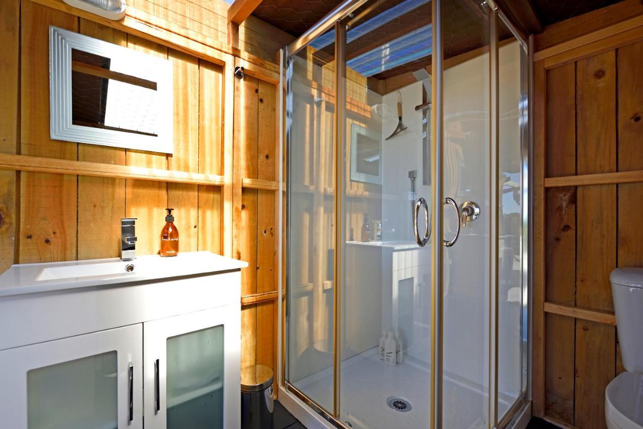 Ferienwohnung The Shed With A View Mahana Exterior foto
