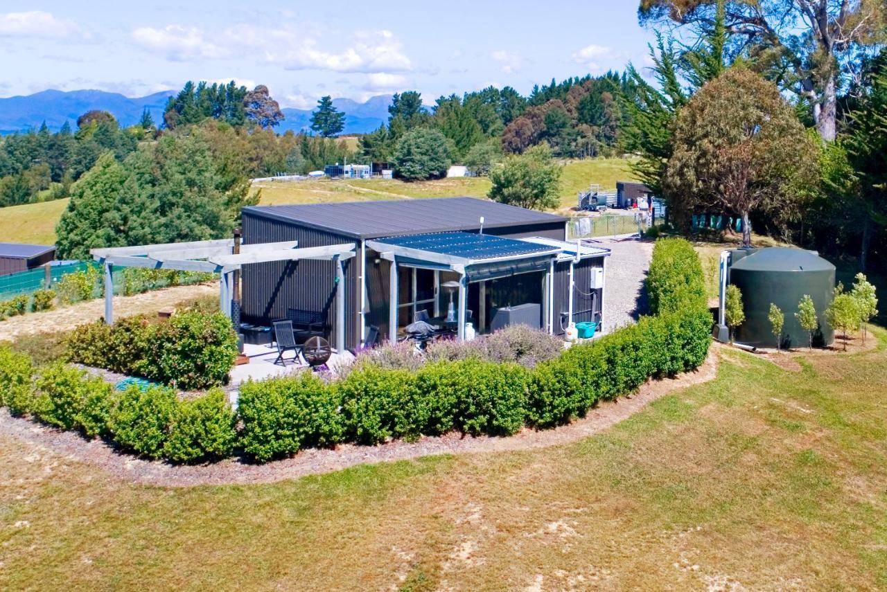 Ferienwohnung The Shed With A View Mahana Exterior foto